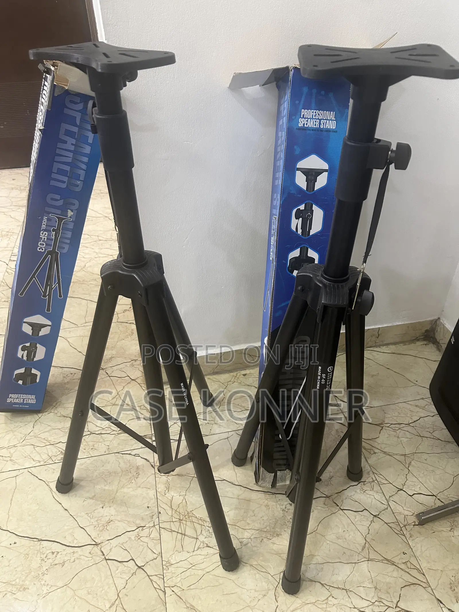 Scarlet 2i2 Third Generation/ Speakers Stand