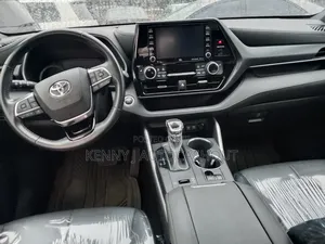 Toyota Highlander 2021 Gray