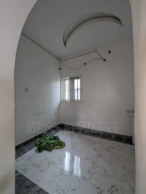 2bdrm Block of Flats in Uyo for rent