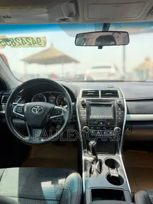 Toyota Camry SE 4dr Sedan (2.5L 4cyl 6A) 2016 Gold