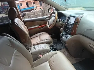 Toyota Sienna XLE AWD 2006 Gold