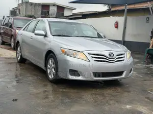 Toyota Camry LE 4dr Sedan (2.5L 4cyl 6A) 2011 Silver