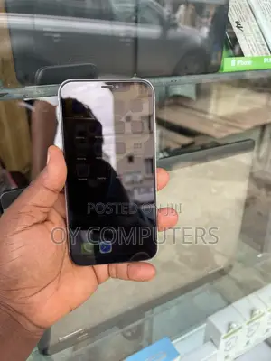 Apple iPhone XR 64 GB White