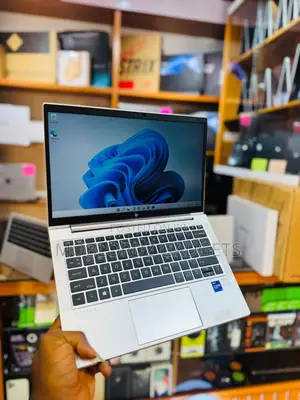 Laptop HP EliteBook 830 G8 16GB Intel Core i7 SSD 512GB