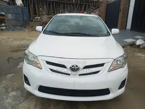 Toyota Corolla LE 4dr Sedan (1.8L 4cyl 4A) 2011 White