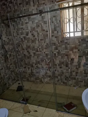 Cubicle Shower