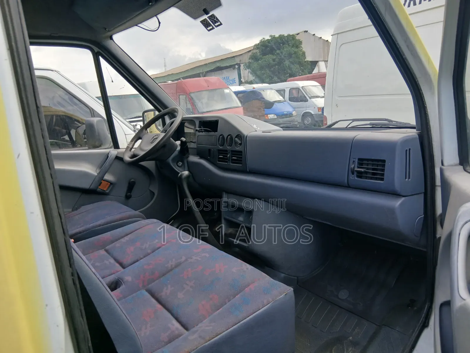 Mercedes-Benz T2 2002 Yellow