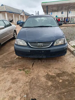 Toyota Avensis 2001 Blue