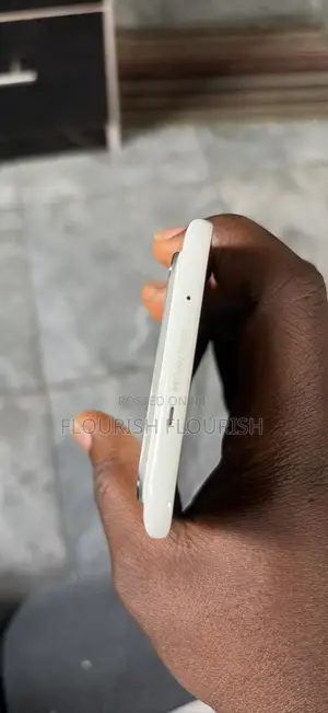 Tecno Spark Slim 256 GB White