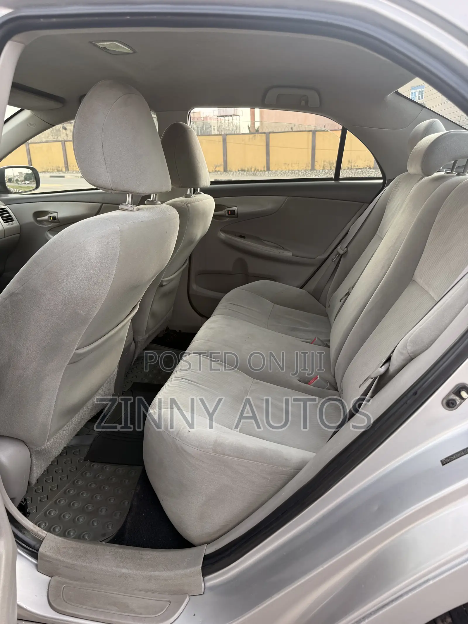 Toyota Corolla 2010 Silver