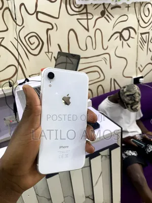 Apple iPhone XR 64 GB White