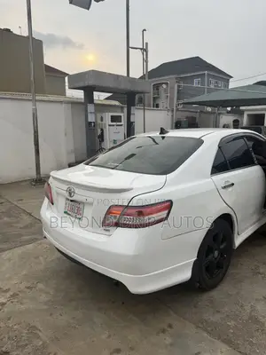 Toyota Camry SE 4dr Sedan (2.5L 4cyl 6AM) 2010 White