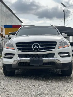Mercedes-Benz M Class ML63 AMG 4dr SUV AWD (5.5L 8cyl Turbo 7A) 2015