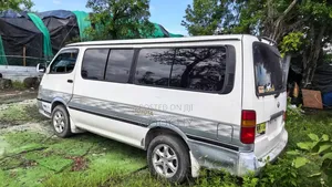 Toyota HiAce 2010