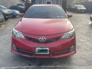 Toyota Camry XLE 4dr Sedan (2.5L 4cyl 6A) 2014 Red