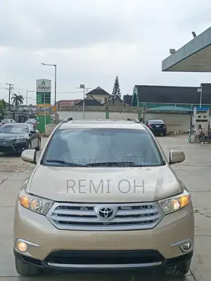 Toyota Highlander 2013 Gold