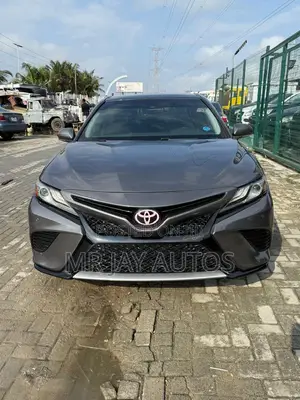 Toyota Camry 2018 Gray