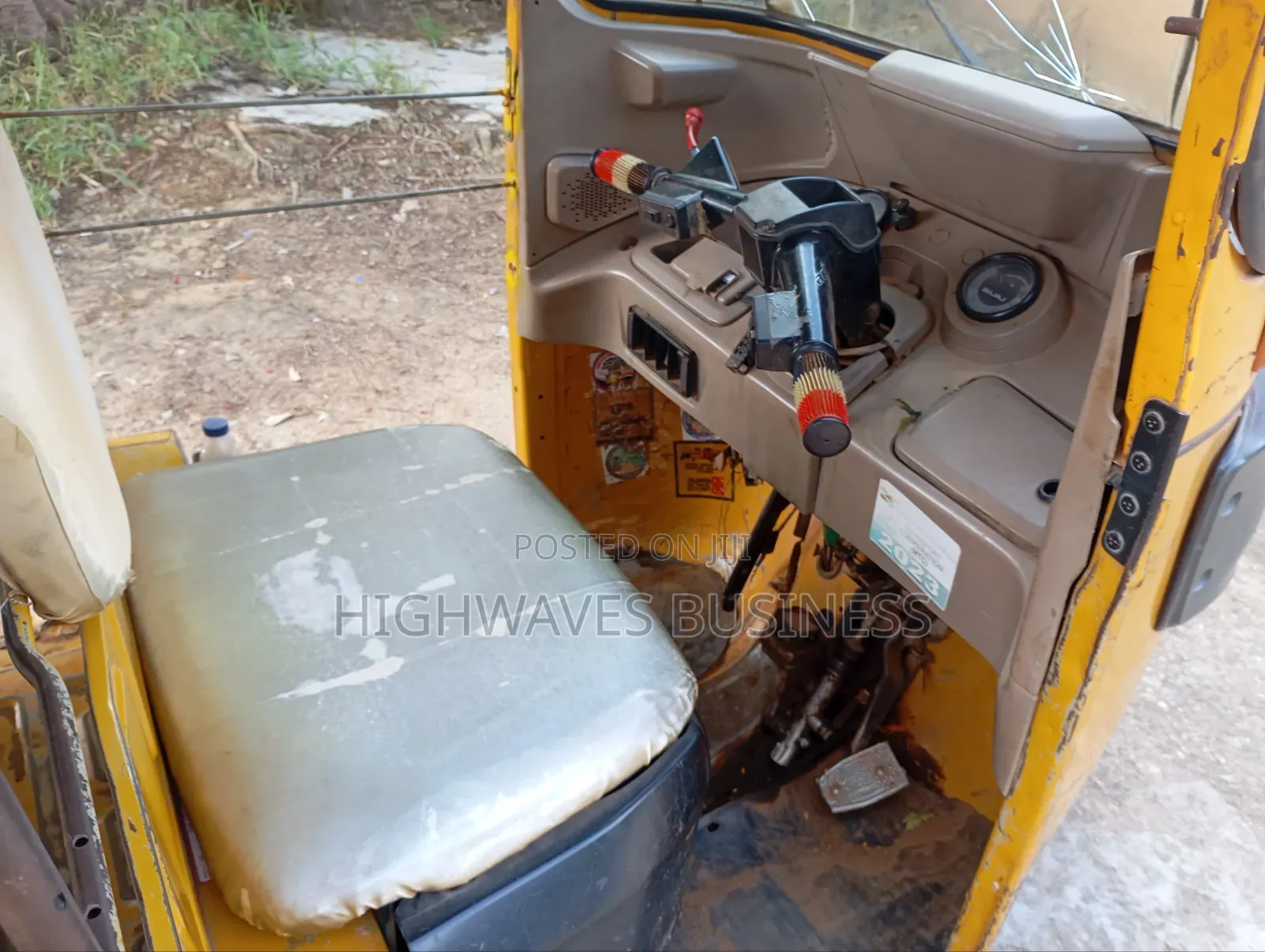 Bajaj RE 2010 Yellow