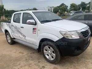 Toyota Hilux SR5 4x4 2014 White