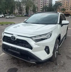 Toyota RAV4 Limited AWD 2024 White