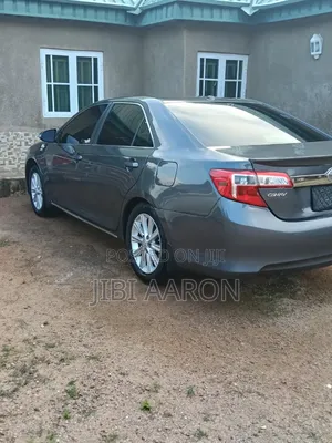 Toyota Camry XLE 4dr Sedan (2.5L 4cyl 6A) 2012 Gray