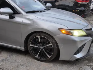 Toyota Camry XSE V6 FWD (3.5L 6cyl 8AM) 2018 Gray
