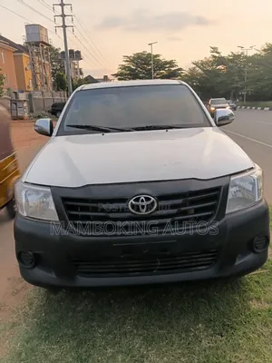 Toyota Hilux 2013 White