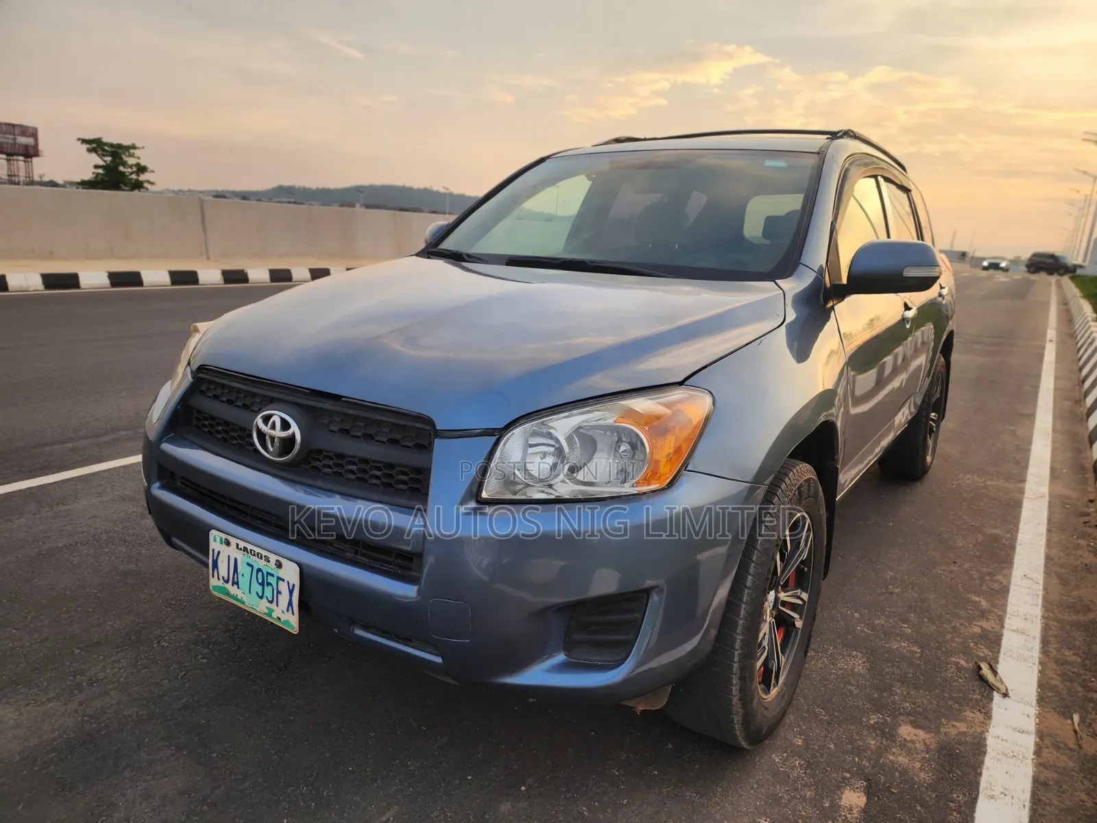 Toyota RAV4 2010 Blue