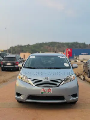 Toyota Sienna LE 8-Passenger 4dr Minivan (3.5L 6cyl 6A) 2015 Blue