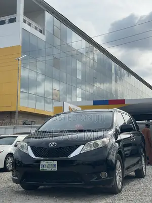 Toyota Sienna 2010 Black