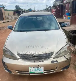 Toyota Camry SE 4dr Sedan (2.4L 4cyl 4A) 2004 Gold