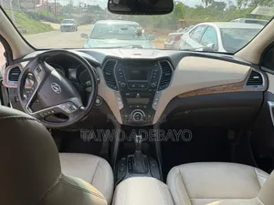 Hyundai Santa Fe SE FWD 2016 White