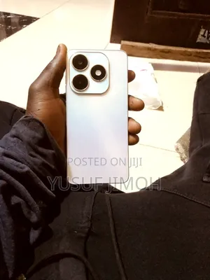 Tecno Spark 20 128 GB Silver