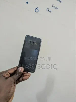 Samsung Galaxy S10e 128 GB Blue
