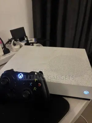 Xbox One S 1tb, 19 Games Installed, One Wireless Pad