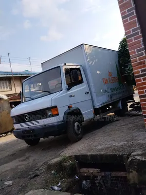 Mercedes Benz 609 Truck