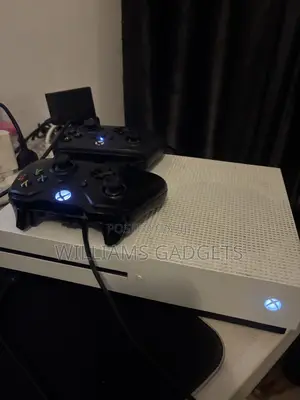 Xbox One S 1tb,1 Wired Controller, 1 Wireless Controller and 21 Games