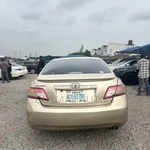 Toyota Camry LE V6 4dr Sedan (3.5L 6cyl 6A) 2011 Gold