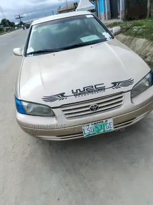 Toyota Camry 2000 Gold
