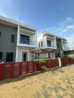 4bdrm Duplex in Lafiaji for sale