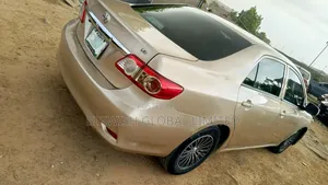 Toyota Corolla 2013 Gold
