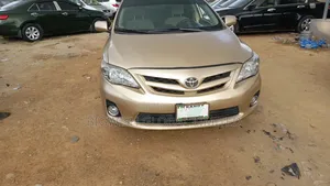 Toyota Corolla 2013 Gold