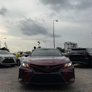 Toyota Camry XLE FWD (2.5L 4cyl 8AM) 2018 Red