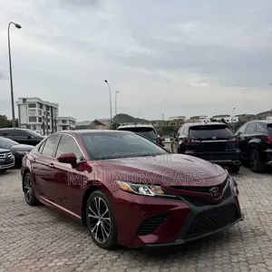 Toyota Camry XLE FWD (2.5L 4cyl 8AM) 2018 Red