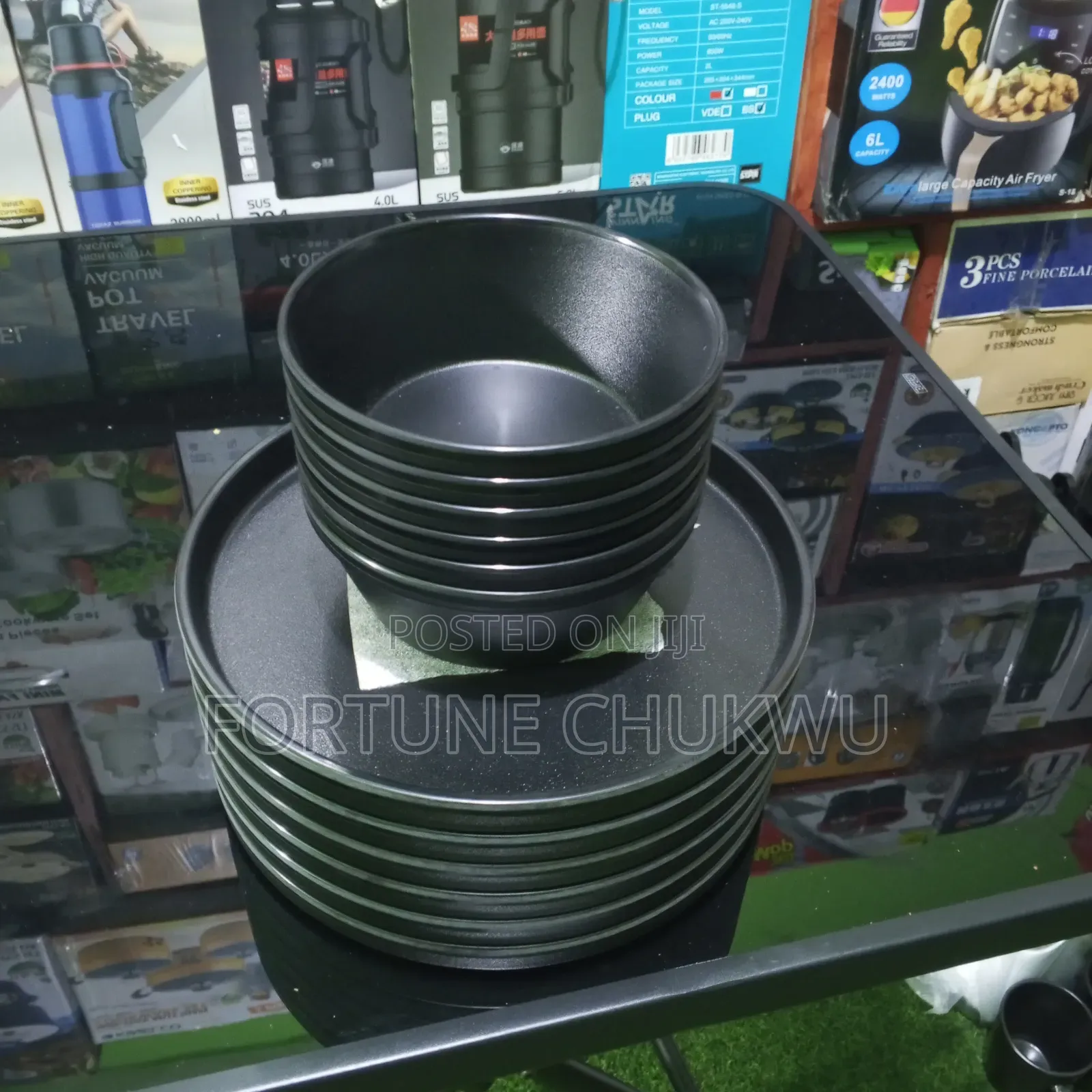 1:Doz of Black Non Breakable Plates