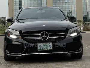 Mercedes-Benz C300 Sport 4Matic Sedan AWD (2.0L 4cyll 7A) 2016 Black