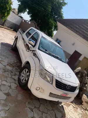Toyota Hilux 2012 White