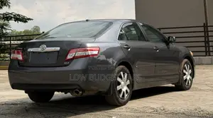 Toyota Camry XLE 4dr Sedan (2.5L 4cyl 6A) 2011 Gray