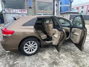 Toyota Venza 2010 Gold