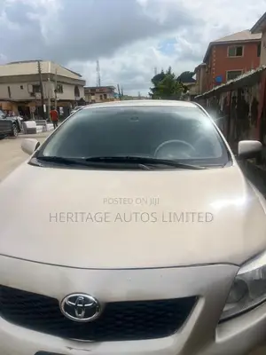 Toyota Corolla LE 4dr Sedan (1.8L 4cyl 4A) 2010 Gold